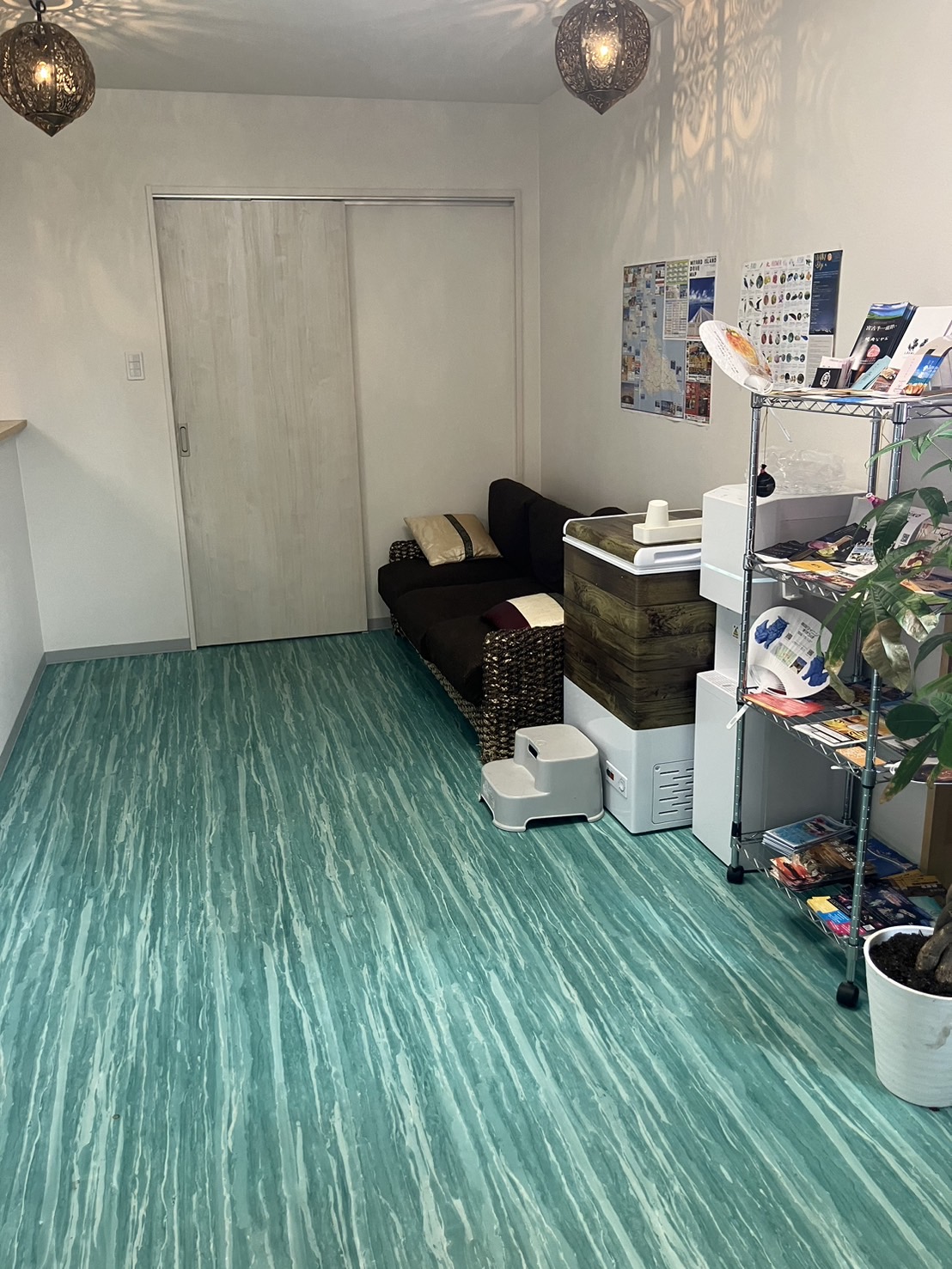 レンタカー店舗 店内